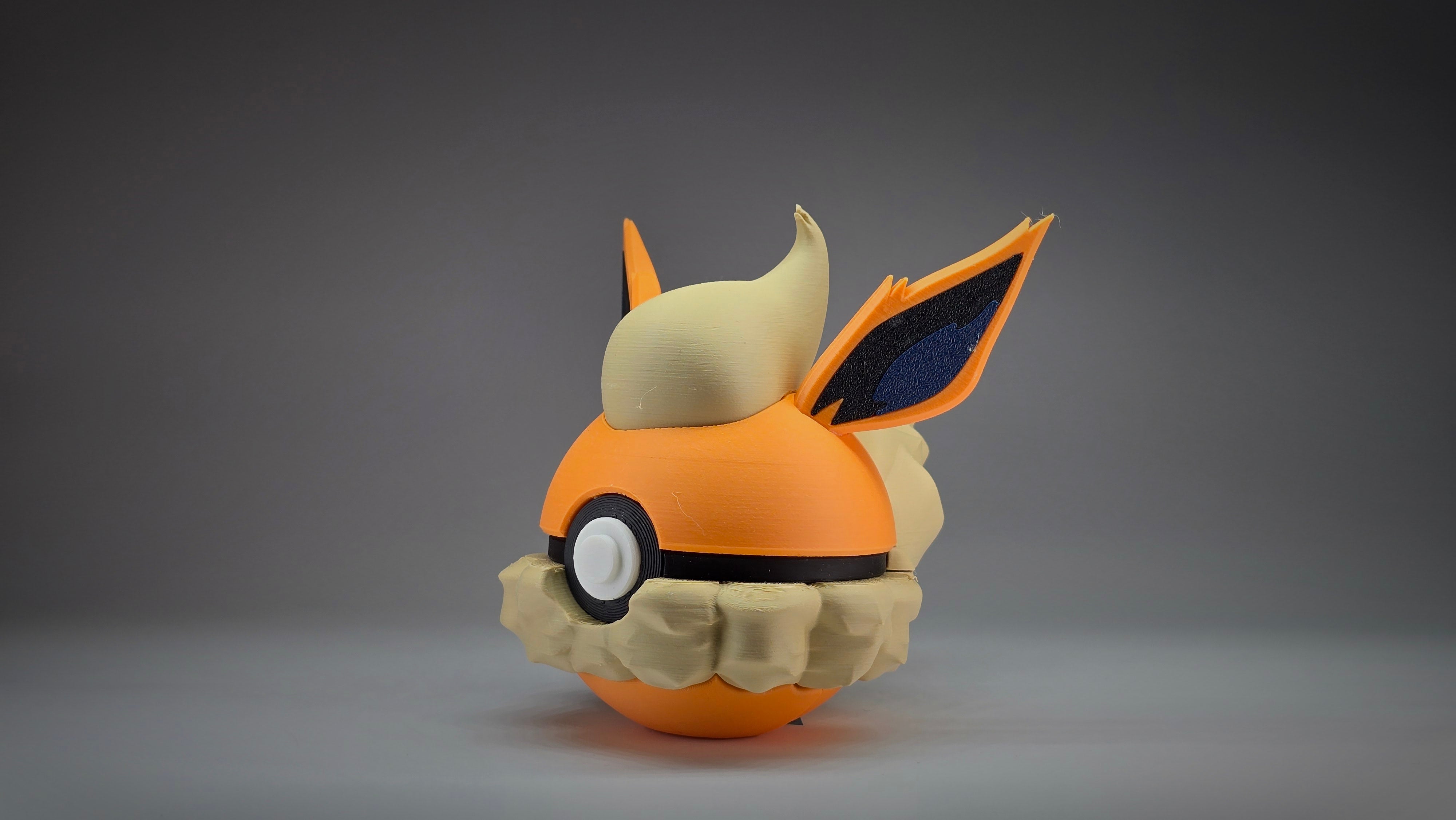 #0136 - Flareon Ball