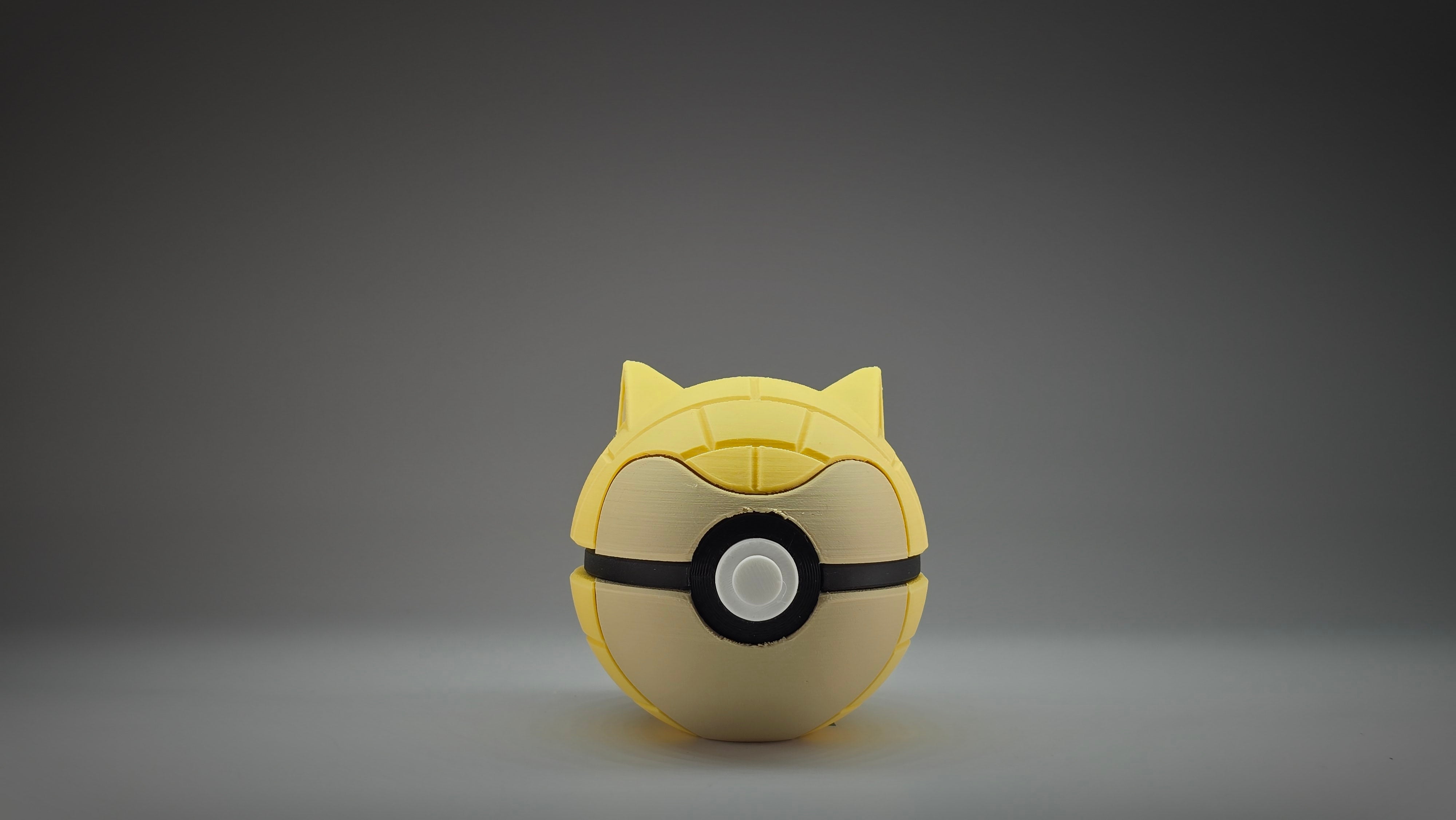 #0027 - Sandshrew Ball