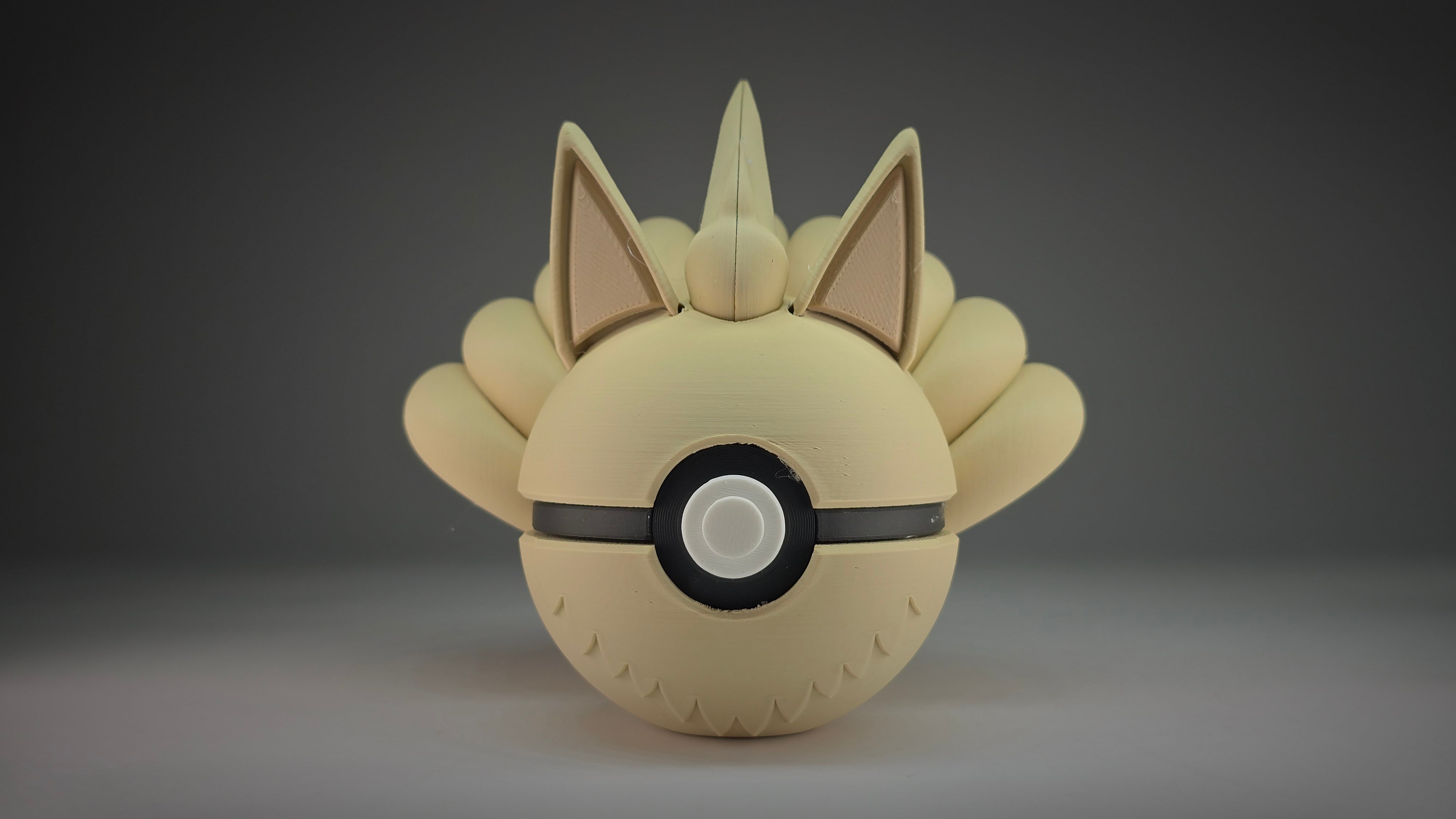 #0038 - Ninetales  Ball