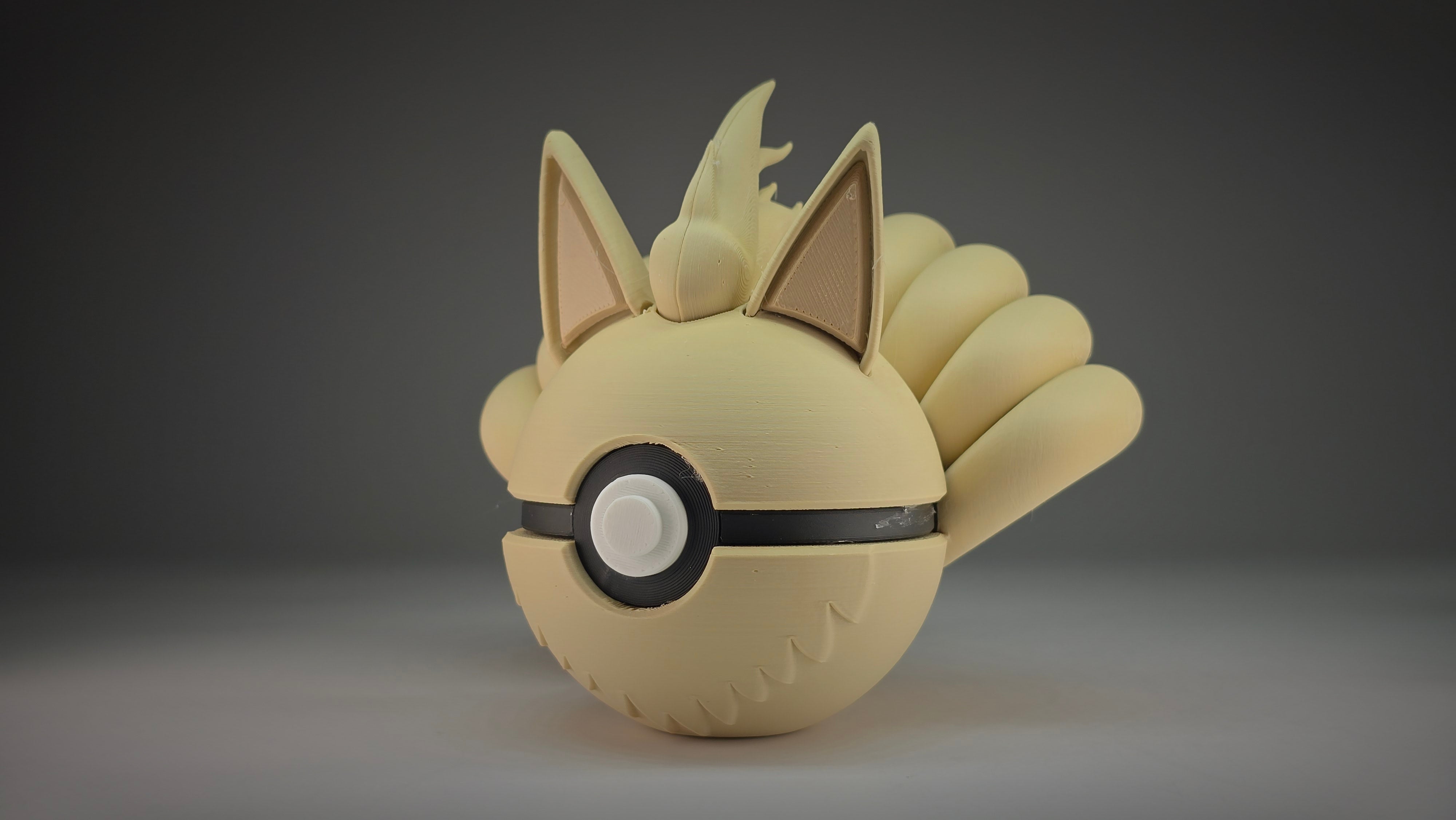 #0038 - Ninetales  Ball